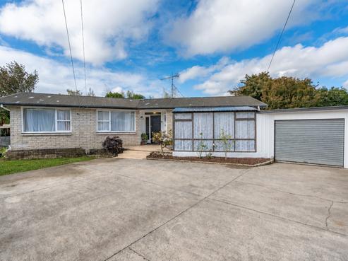 44 Garden Heights Avenue, Glenview