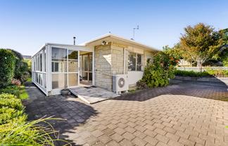 2/43 Mangorei Road, Strandon