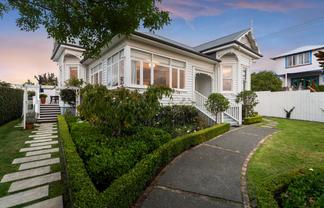 135 Western Springs Road, Western Springs