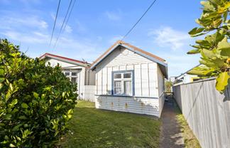 75 Apu Crescent, Lyall Bay
