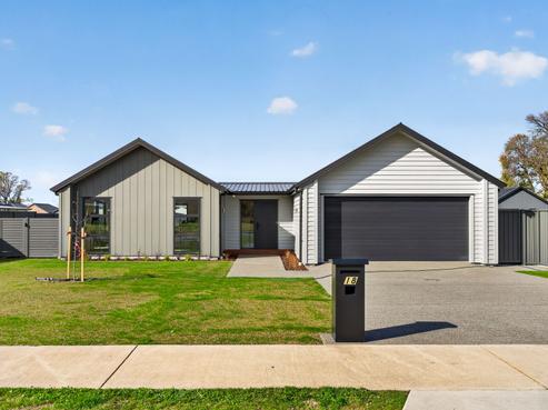 18 Sir Bob Charles Drive, Upper Plain