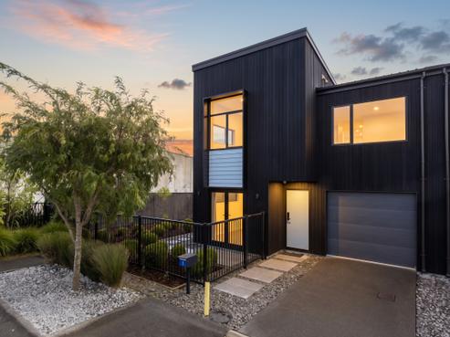 8 Alexander French Close, Silverdale