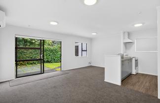 2/22 Great South Road, Papakura