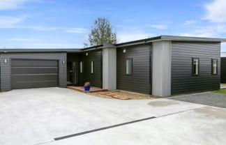 2/75 Hinemoa Avenue, Hilltop