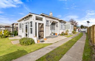 16 Whiteleigh Avenue, Addington