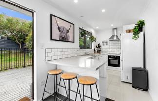 27 Akaroa Drive, Maupuia