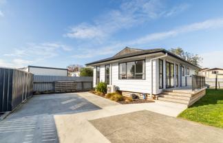 12a Barnett Place, Pirimai