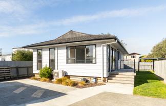 12a Barnett Place, Pirimai