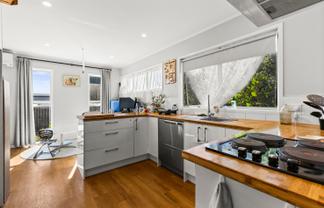 12a Barnett Place, Pirimai
