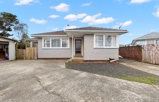 16 Lavinia Crescent, Mangere East