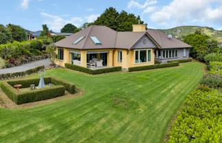 4 Tullamore, Maunu