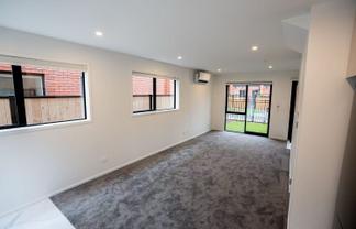 3/3 Johnston Grove, Taita