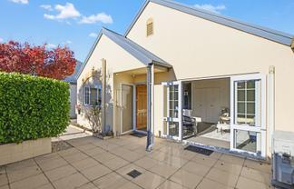 4/55 Parade Court, Addington