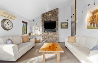 6 Ferry Road, Spring Creek