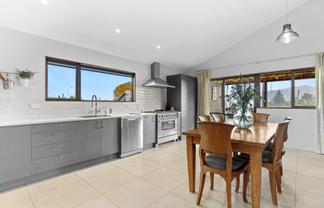 6 Ferry Road, Spring Creek