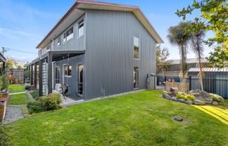 6 Ferry Road, Spring Creek