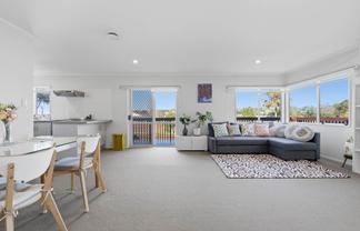 1/17 Lambrown Drive, Totara Vale