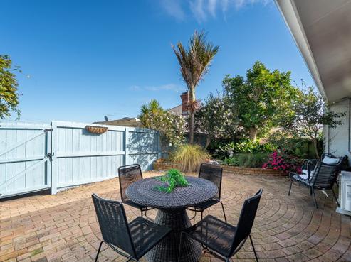 2/11 Kawerau Avenue, Devonport