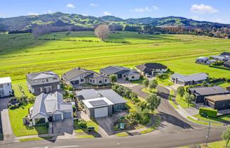 5 Debenham Drive, Whitianga