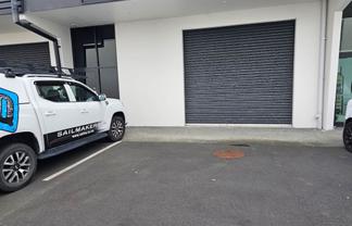 ALBANY WAREHOUSE / SHOWROOM UNIT FOR LEASE
