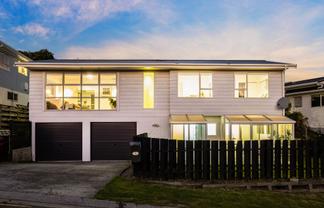6 Tregear Place, Camborne