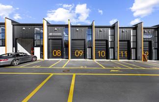 Modern unit with mezz + car park in Hobsonville