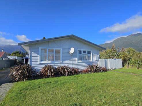 7 Roberts Street, Whataroa