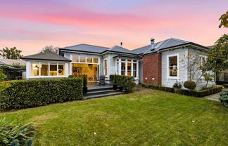 8 Aikmans Road, Merivale