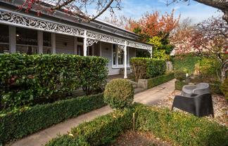 8 Aikmans Road, Merivale