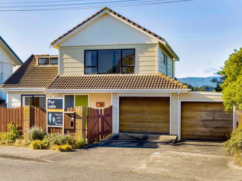 12 Moana Street, Otaki Beach