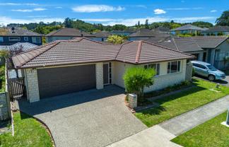 74 Baverstock Road, Flat Bush