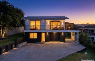 64 Shakespear Road, Army Bay