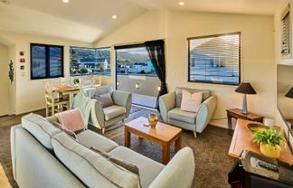 2 Toms Road, Porirua
