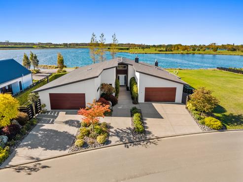 4 Waterton Point, Huntingdon/Lake Hood