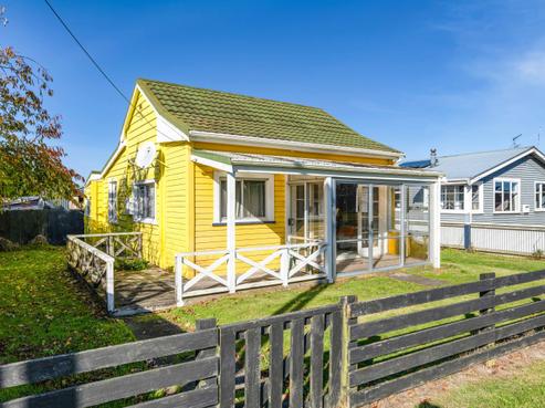 82 Railway Street, Eltham