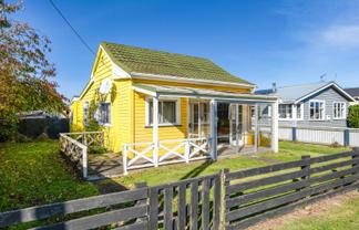 82 Railway Street, Eltham