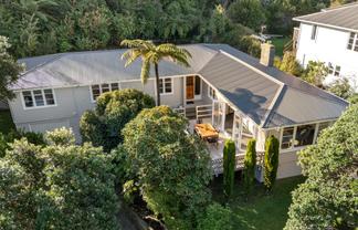 10 Tui Terrace, Tawa