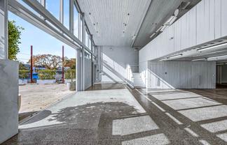 AWARD-WINNING CITY FRINGE PREMISES
