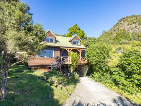 165 Lone Kauri Road, Karekare