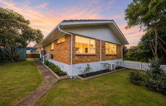 2/14 Rowan Terrace, Te Atatu South