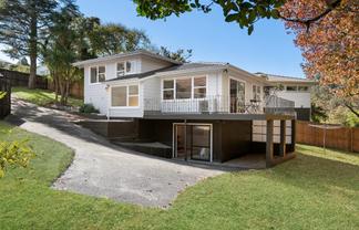 51 Cyclarama Crescent, Massey
