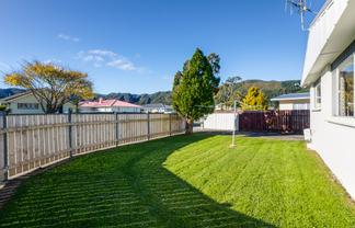 1/2 Matthews Road, Wainuiomata