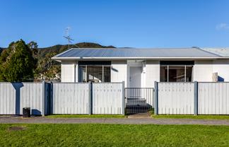 1/2 Matthews Road, Wainuiomata