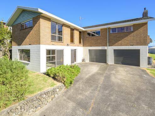 17 Upland Street, Brookfield