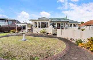 12 Howlett Street, Waterview