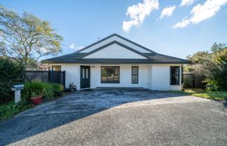 8 Peppertree Lane, Woodridge