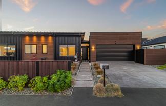 42 Selfe Crescent, Burwood