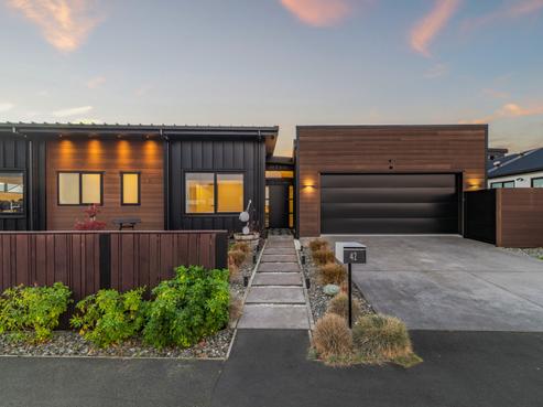 42 Selfe Crescent, Burwood