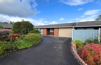2/121 Kamo Road, Kensington