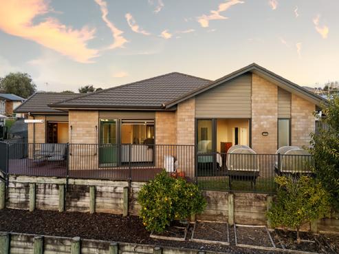 22 Pointon Glade, Grandview Heights